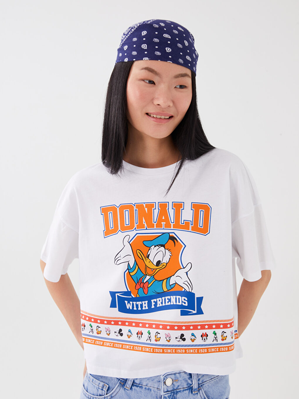 Beyaz Bisiklet Yaka Donald Duck Baskılı Kısa Kollu Kadın Tişört-1