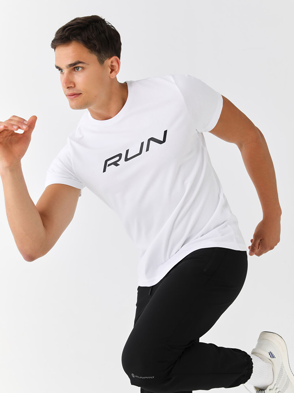 Beyaz Bisiklet Yaka Kısa Kollu Erkek Spor Tişört