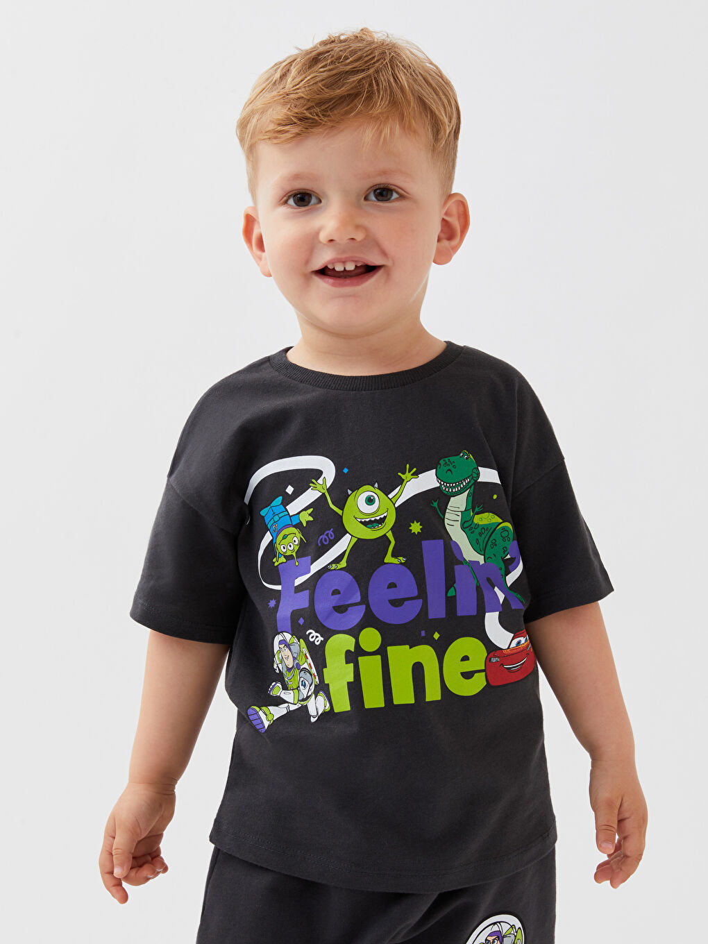 تيشيرت بيبي ولد بياقة دائرية وكم قصير مطبوع بيكسار