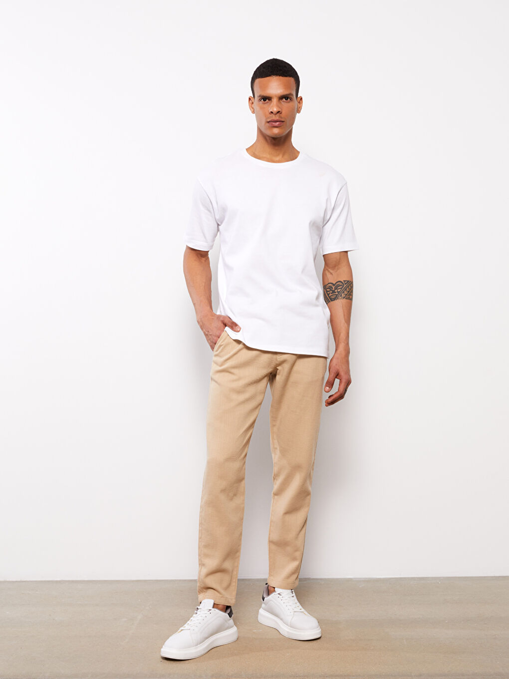 Брюки стандартного кроя из льняной смеси для мужчин-1