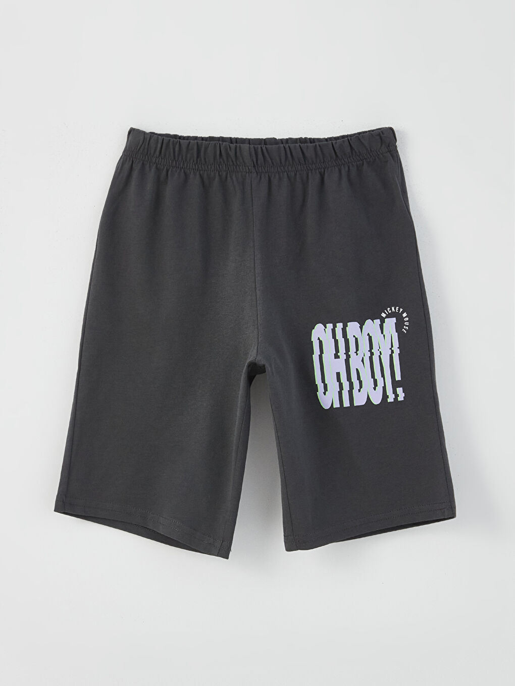 طقم بيجامة قصيرة للأولاد مطبوع ميكي ماوس بياقة دائرية وكم قصير-2