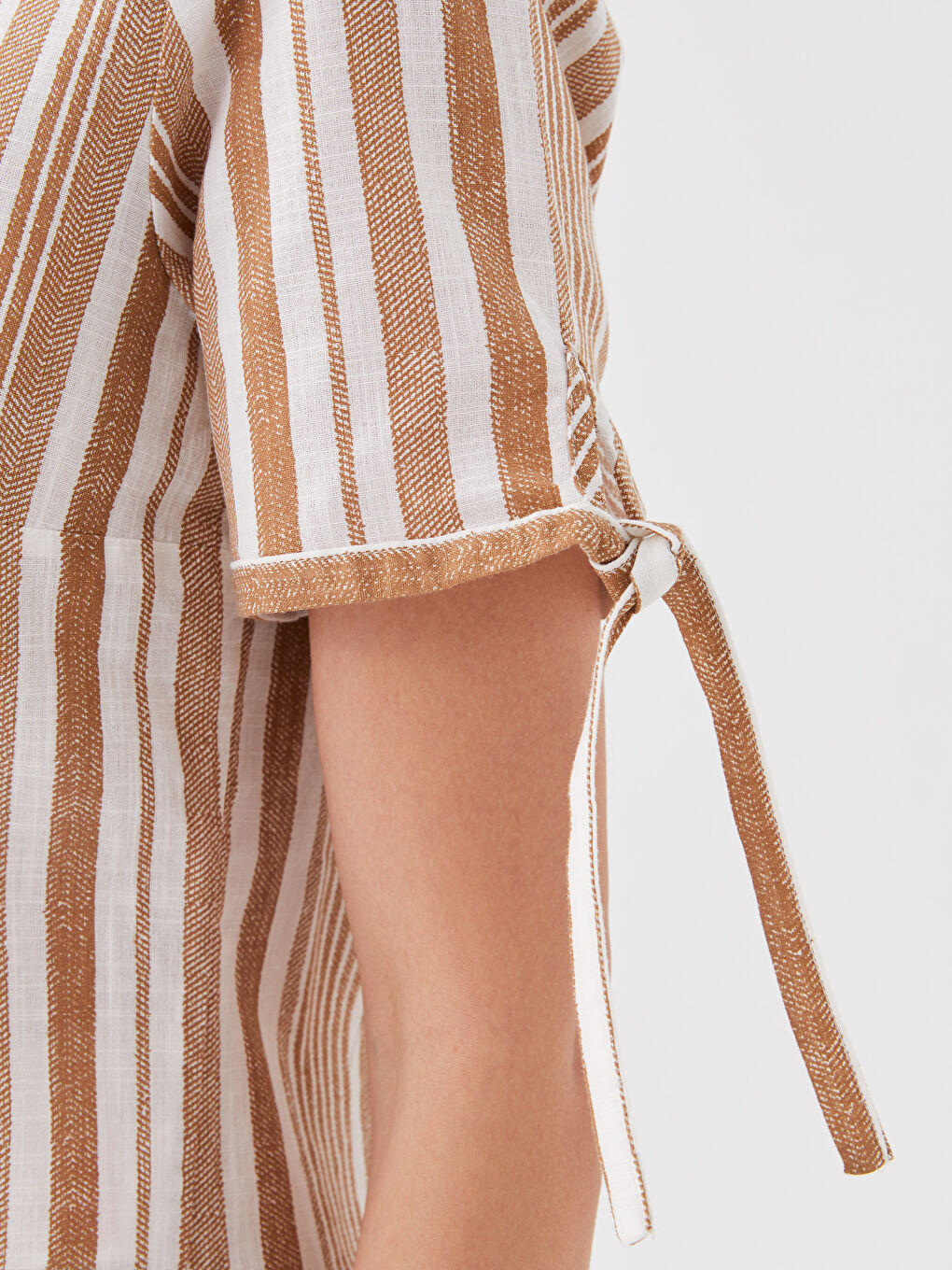 Bej Kaçık Yaka Çizgili Kısa Kollu Poplin Kadın Bluz-3