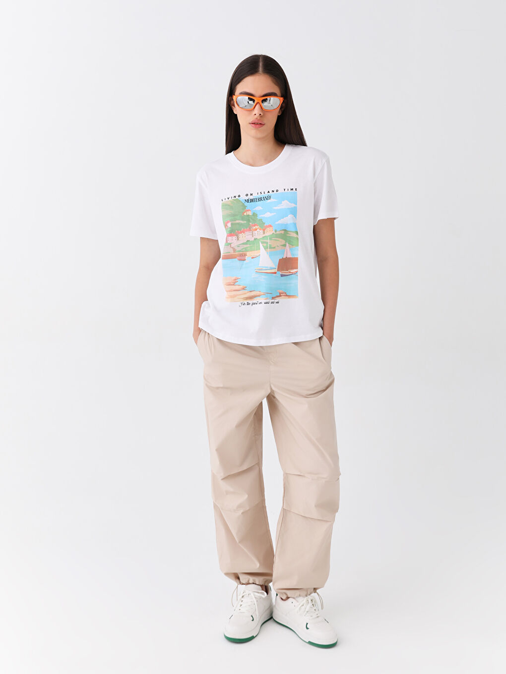 تيشيرت نسائي بأكمام قصيرة وياقة دائرية مطبوع-2