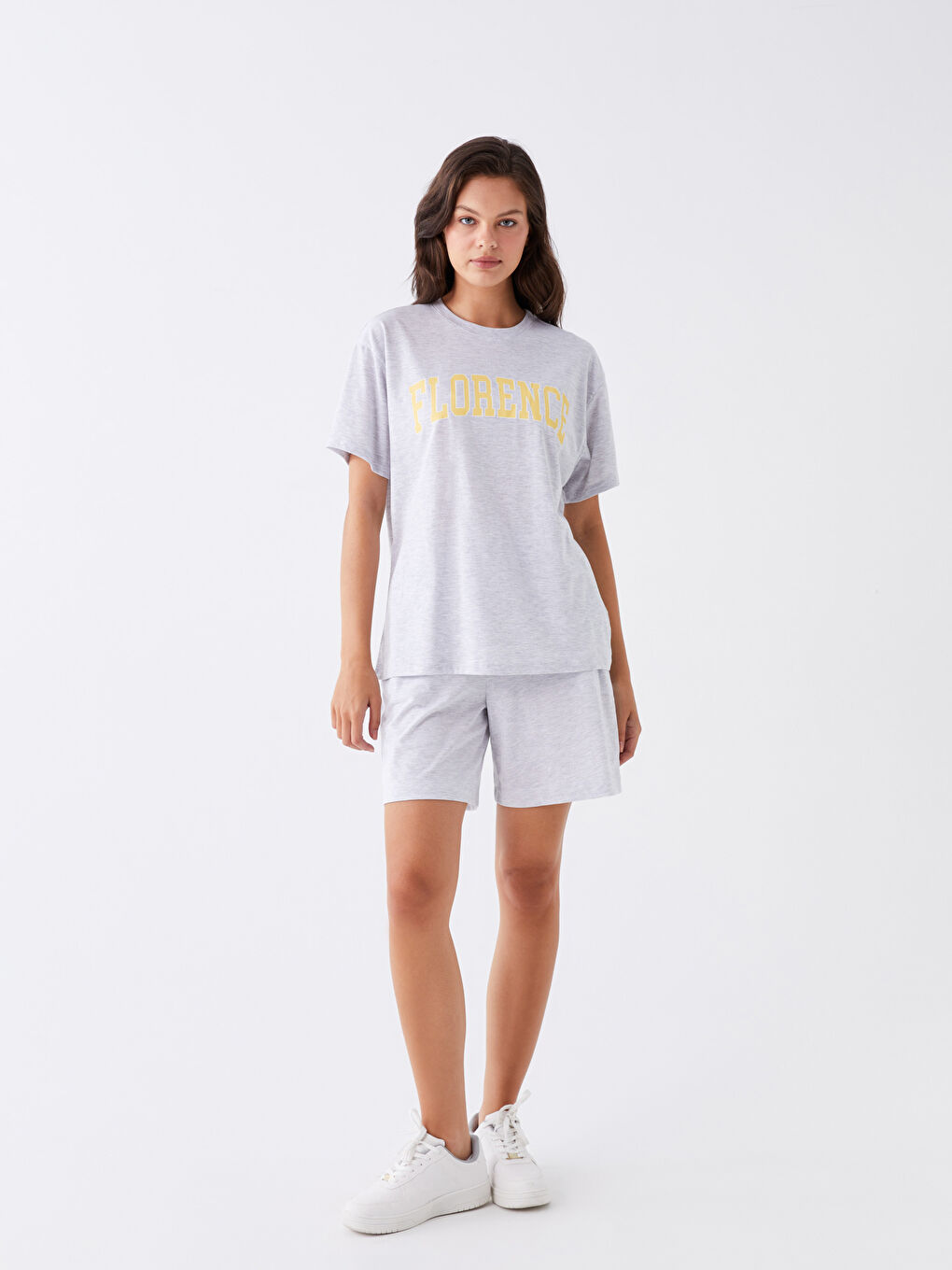 მრგვალი საყელო ნაბეჭდი მოკლე სახელო ქალებისთვის მაისური-1