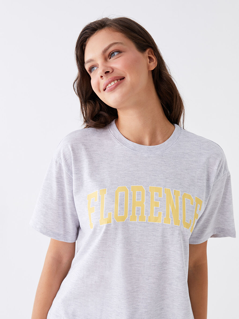 მრგვალი საყელო ნაბეჭდი მოკლე სახელო ქალებისთვის მაისური-2