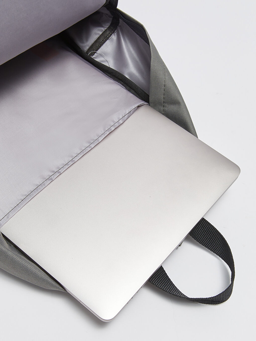 Gri Etiket Detaylı Erkek Sırt Çantası-5
