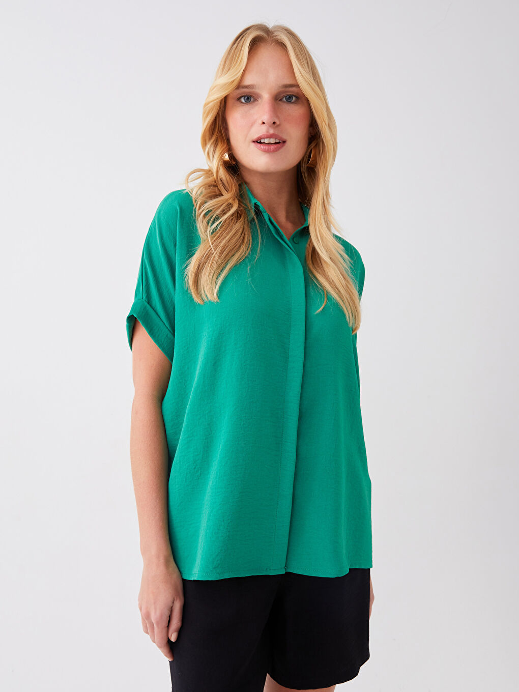 LCWAIKIKI Classic Straight Short Sleeve Oversize Aerobin Women's Shirt -S3GV06Z8-HQH