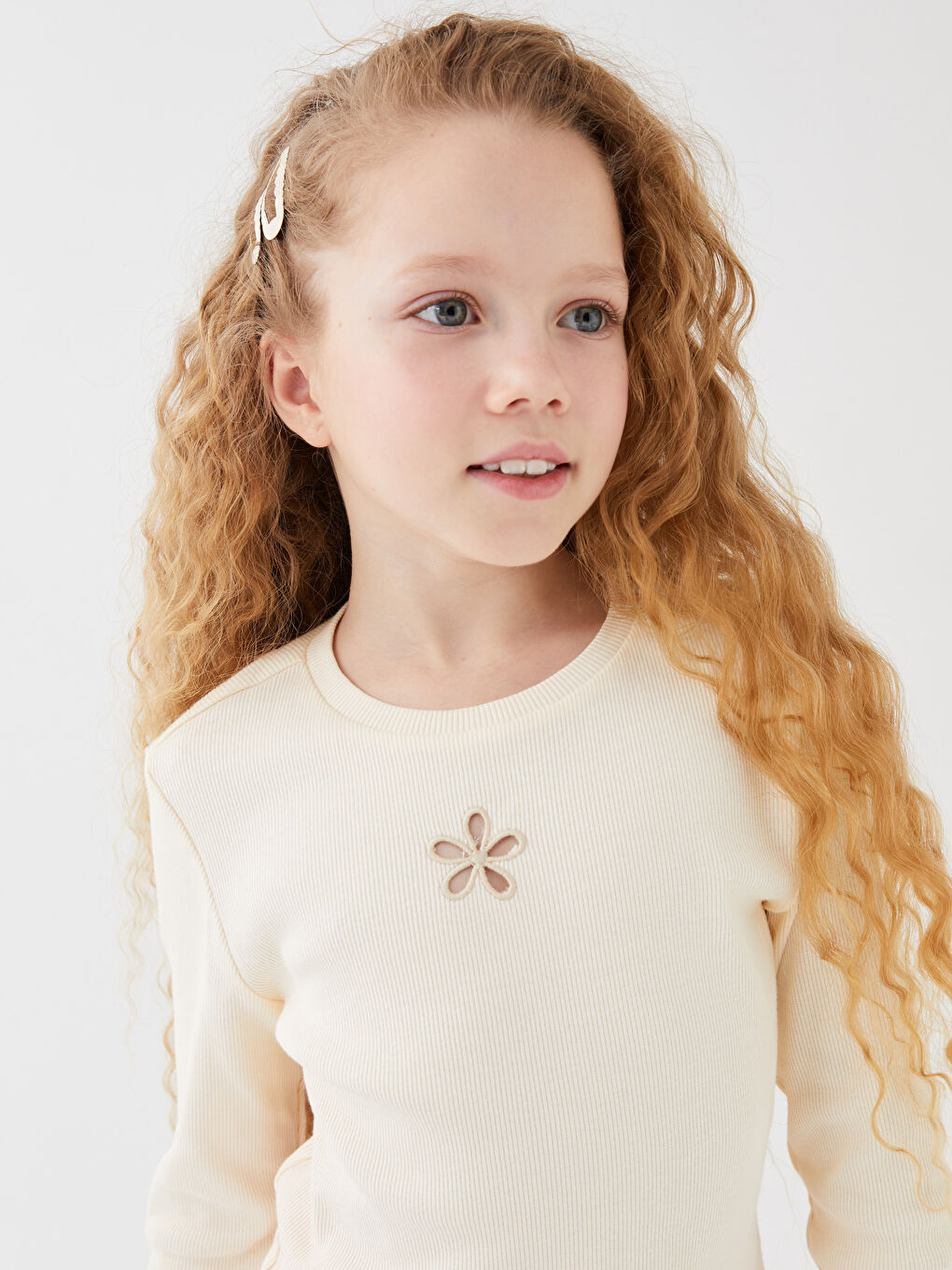 Ekru Bisiklet Yaka Nakışlı Uzun Kollu Kız Çocuk Tişört
