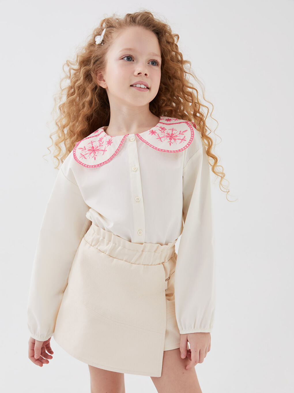 Ekru Bebe Yaka Nakışlı Uzun Kollu Kız Çocuk Gömlek