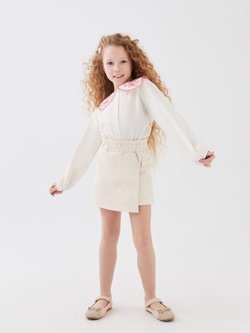 Ekru Bebe Yaka Nakışlı Uzun Kollu Kız Çocuk Gömlek-2