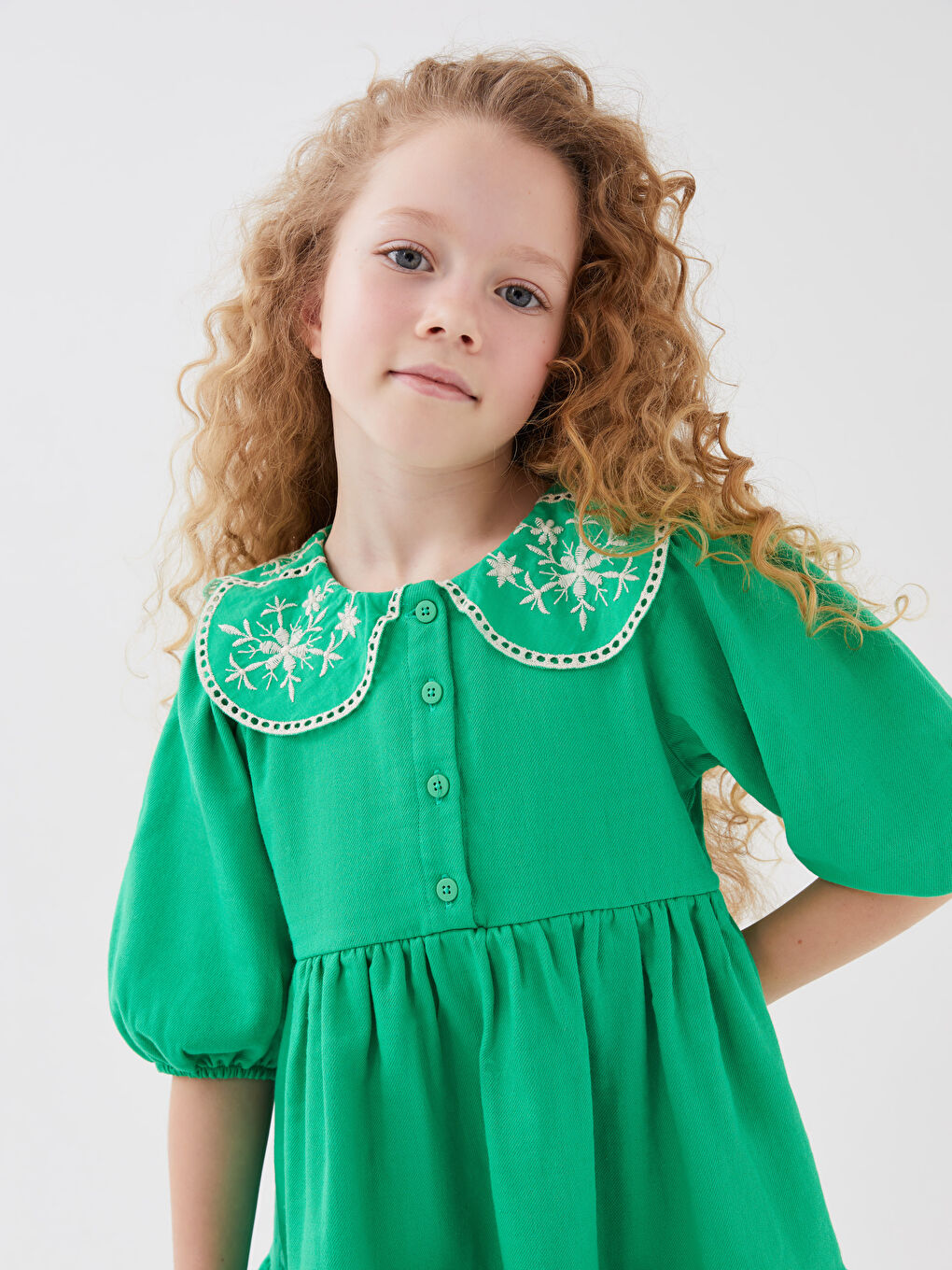 LCW Kids Yeşil Bebe Yaka Nakışlı Kız Çocuk Elbise - 1