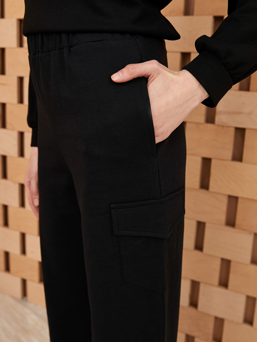 Siyah Beli Lastikli Düz Geniş Paça Kadın Eşofman Altı-2