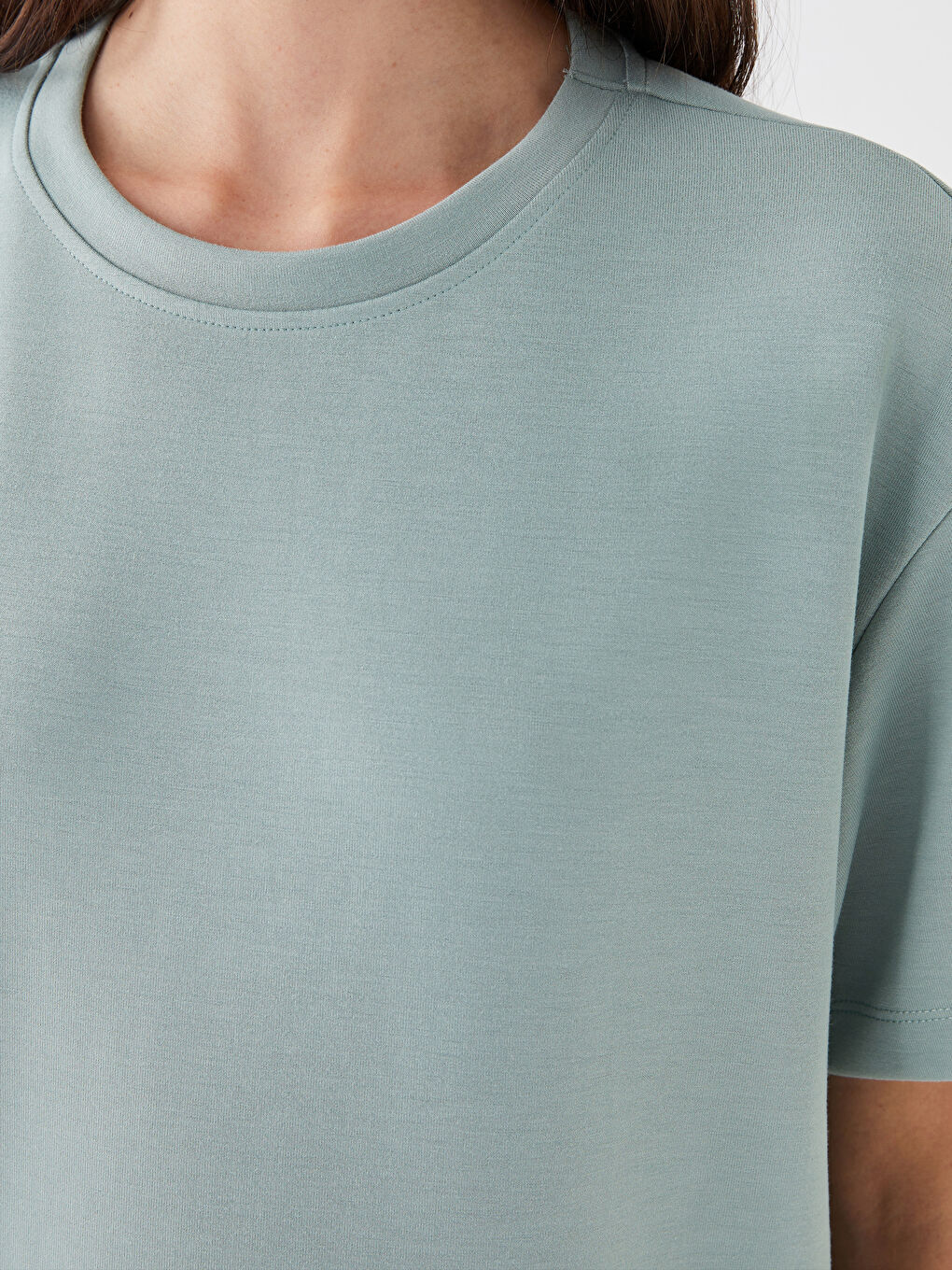 მრგვალი საყელო უბრალო მოკლე სახელო ქალებისთვის მაისური-3