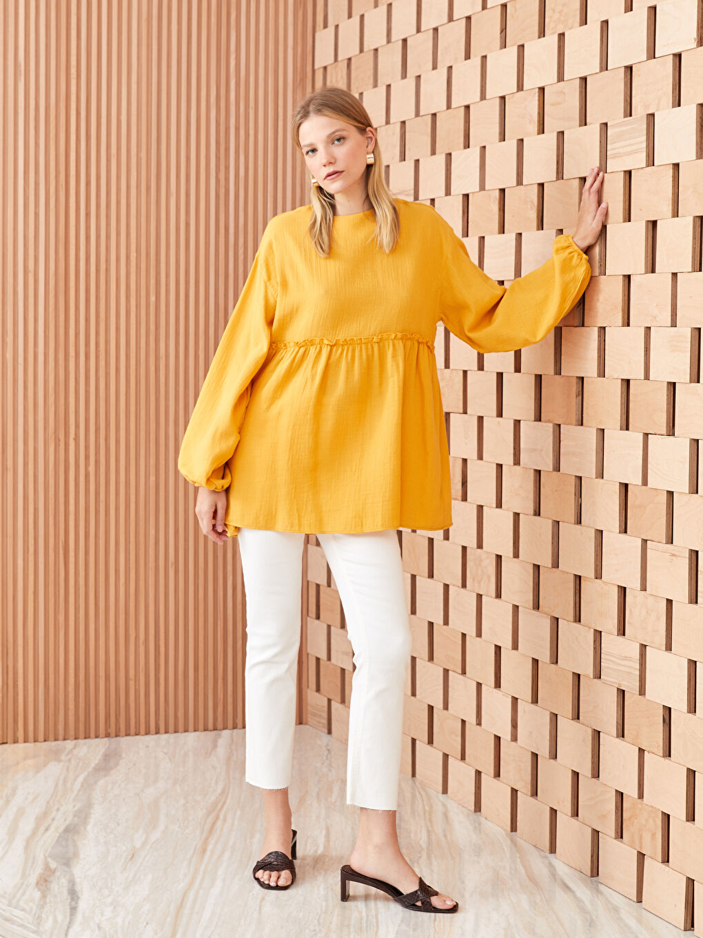 Sarı Bisiklet Yaka Düz Uzun Kollu Müslin Kadın Tunik-1