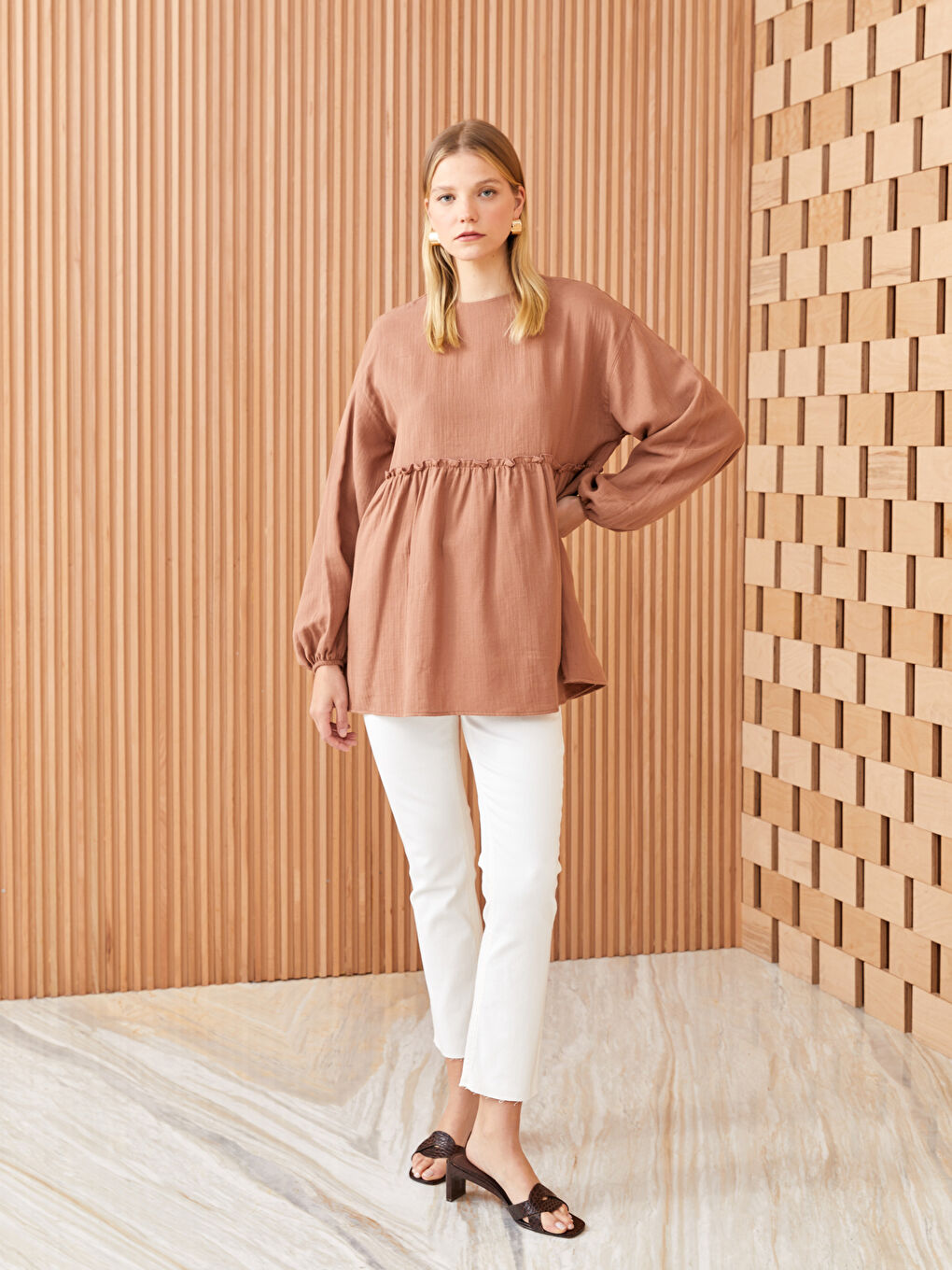 Kahverengi Bisiklet Yaka Düz Uzun Kollu Müslin Kadın Tunik-1