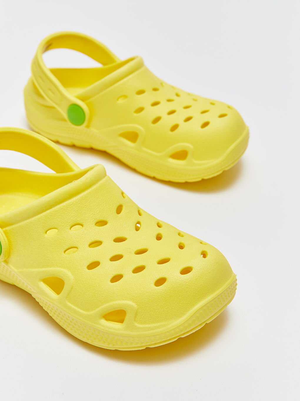 Sarı Tokalı Önü Kapalı Erkek Bebek Sandalet-2