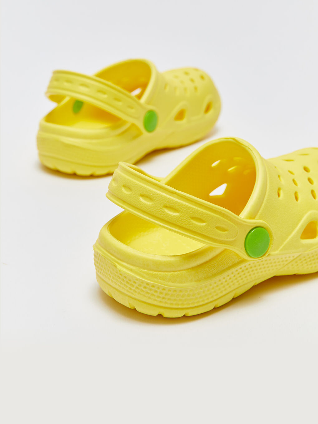 Sarı Tokalı Önü Kapalı Erkek Bebek Sandalet-4