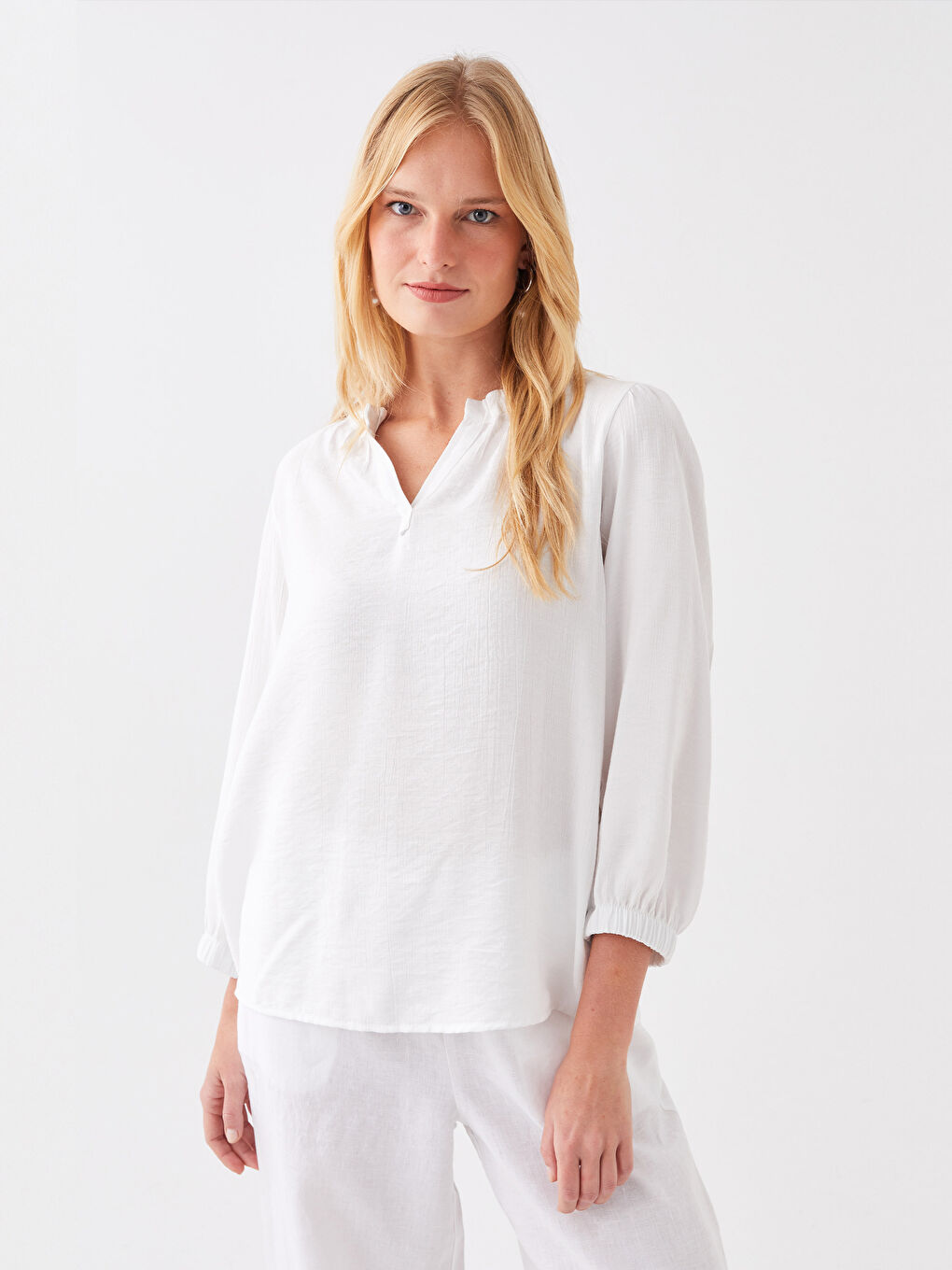 Ekru Kaçık Yaka Düz Oversize Kadın Bluz-1