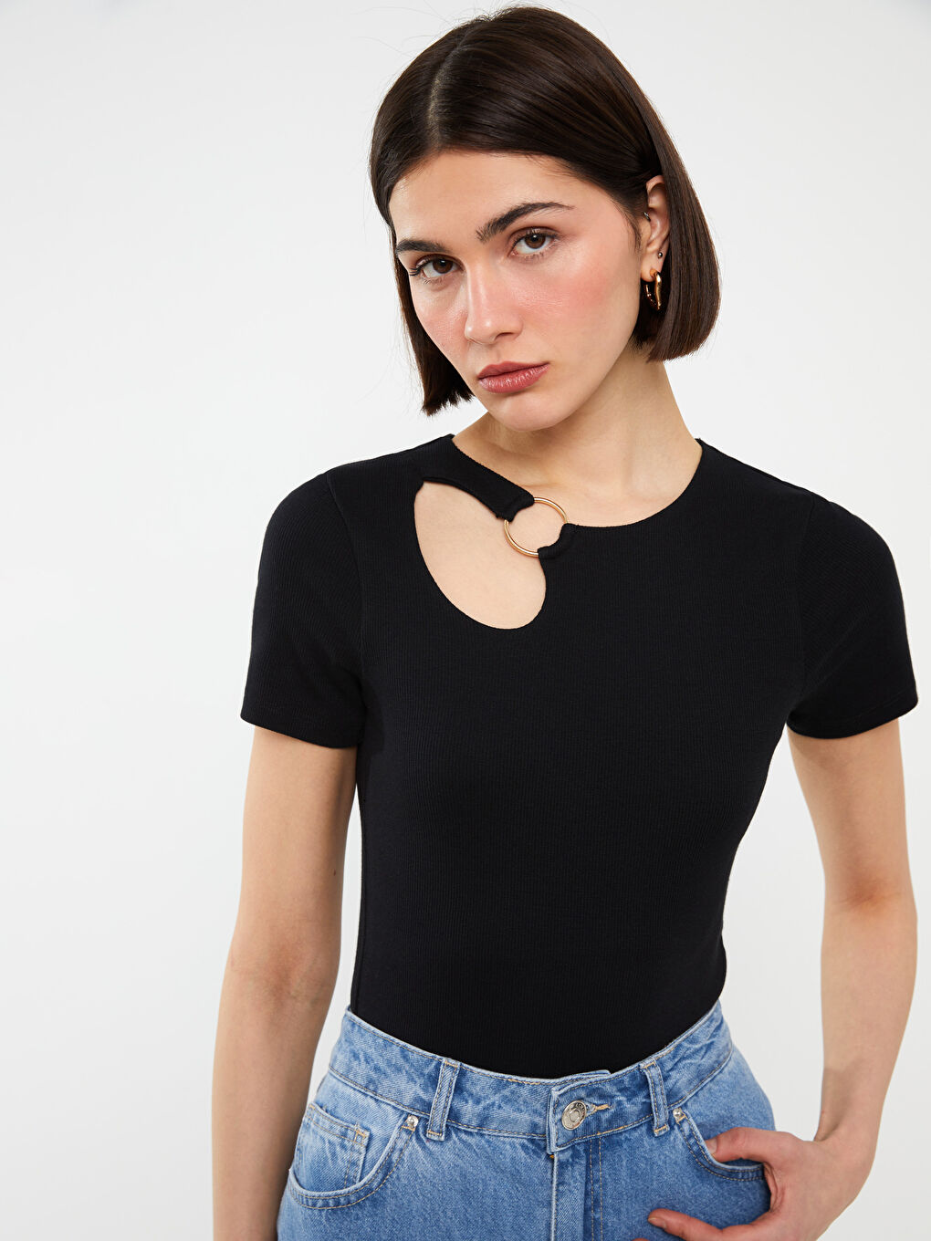 Siyah Bisiklet Yaka Düz Kısa Kollu Kadın Tişört
