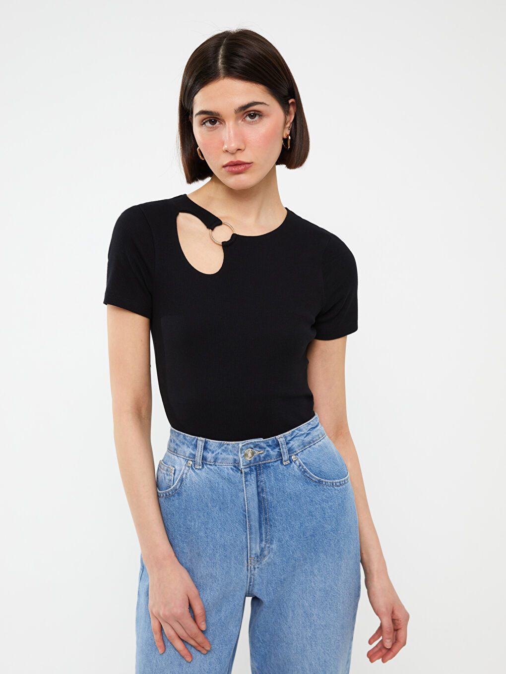 Siyah Bisiklet Yaka Düz Kısa Kollu Kadın Tişört-1