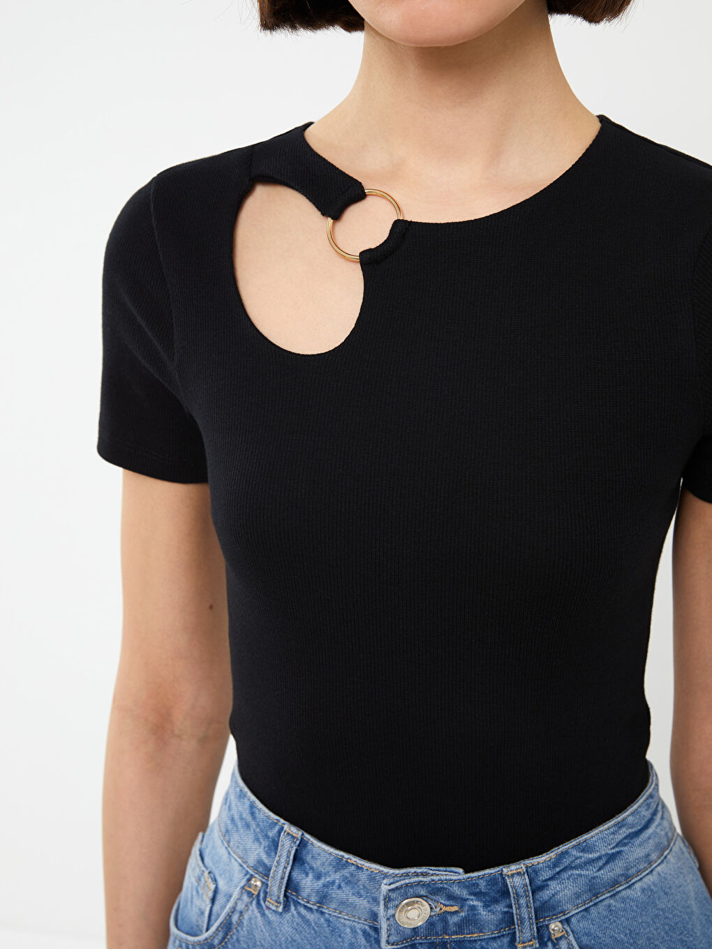 Siyah Bisiklet Yaka Düz Kısa Kollu Kadın Tişört-3