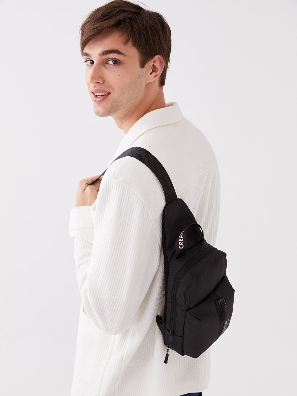 ерлерге арналған мәтінді принтті кеудеге тағылатын сөмке-2