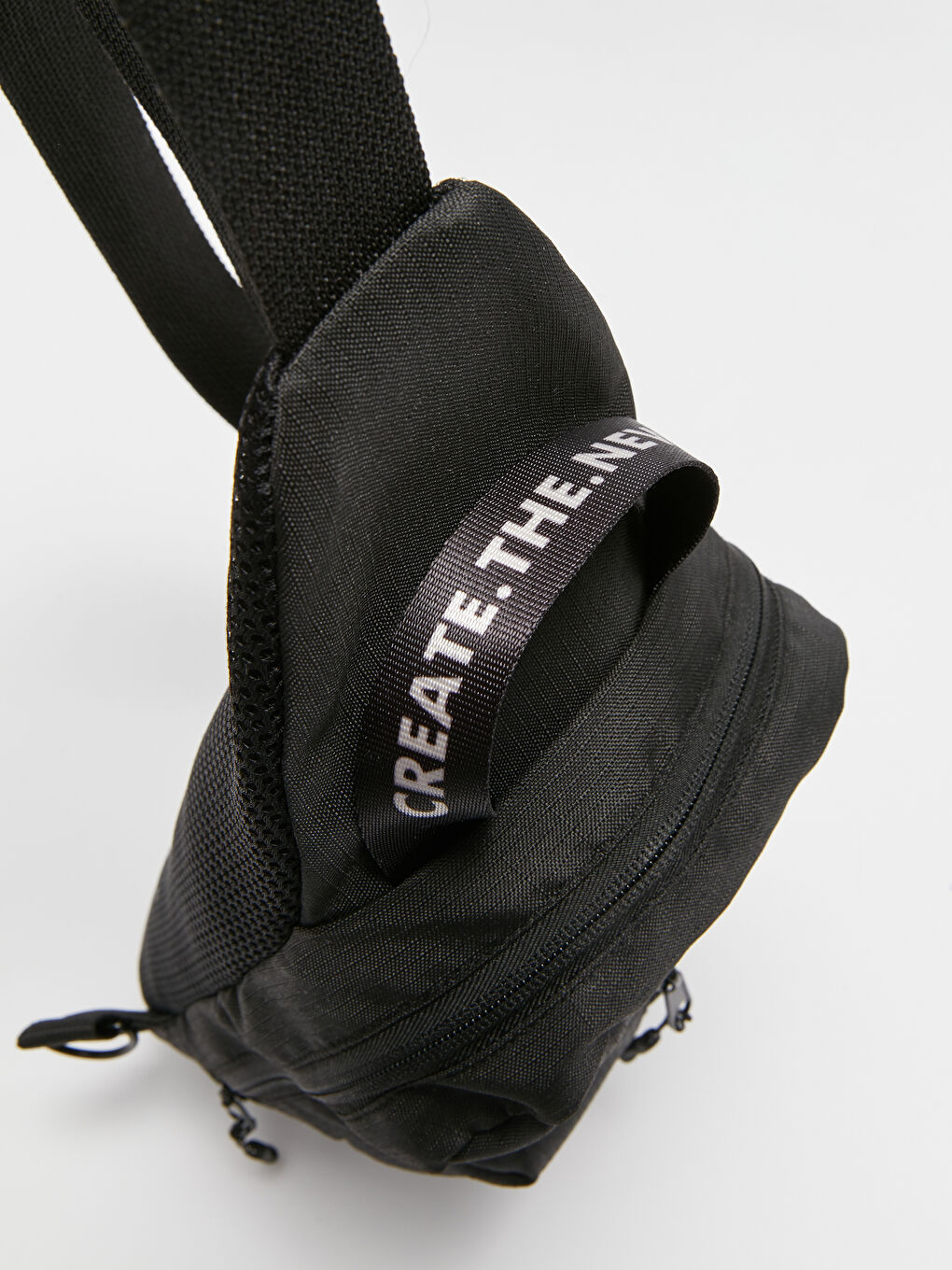 ерлерге арналған мәтінді принтті кеудеге тағылатын сөмке-5