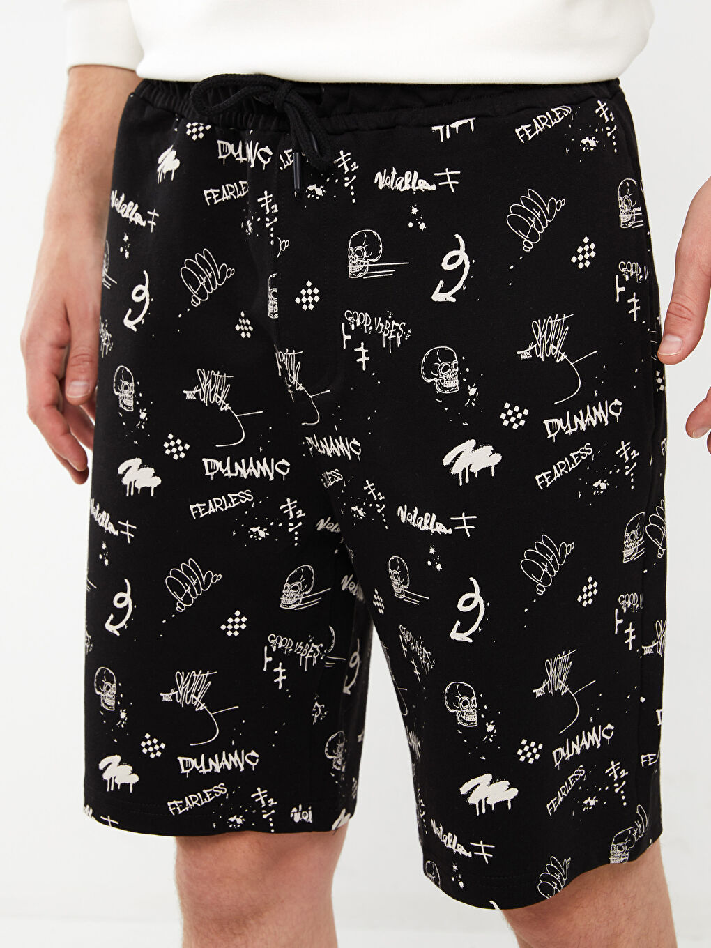 Slim Fit Binding Detail Men's Shorts-3