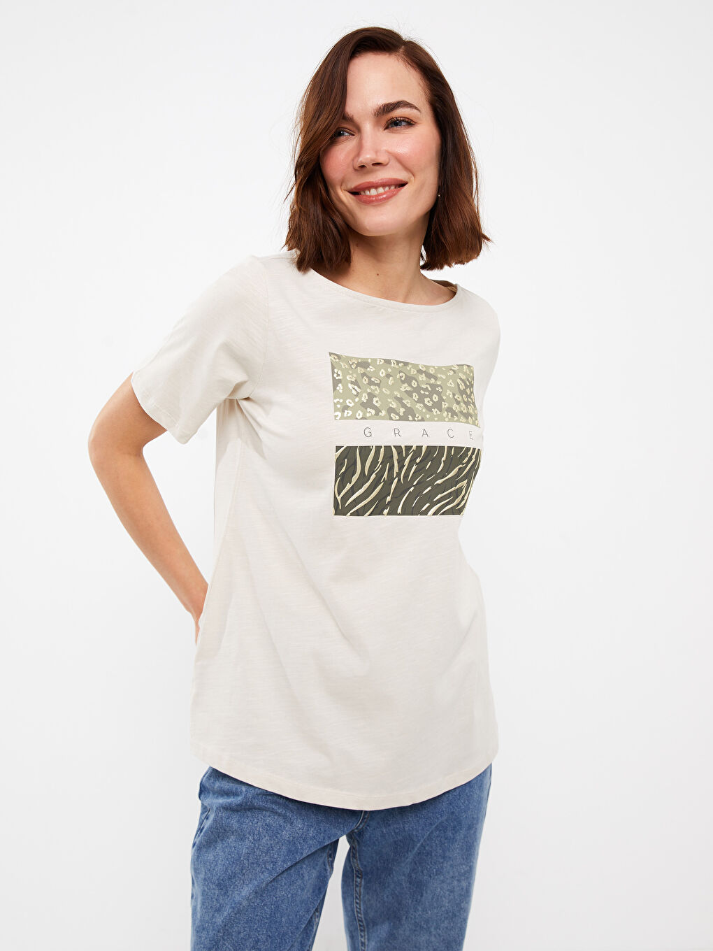Bej Bisiklet Yaka Baskılı Kısa Kollu Kadın Tişört
