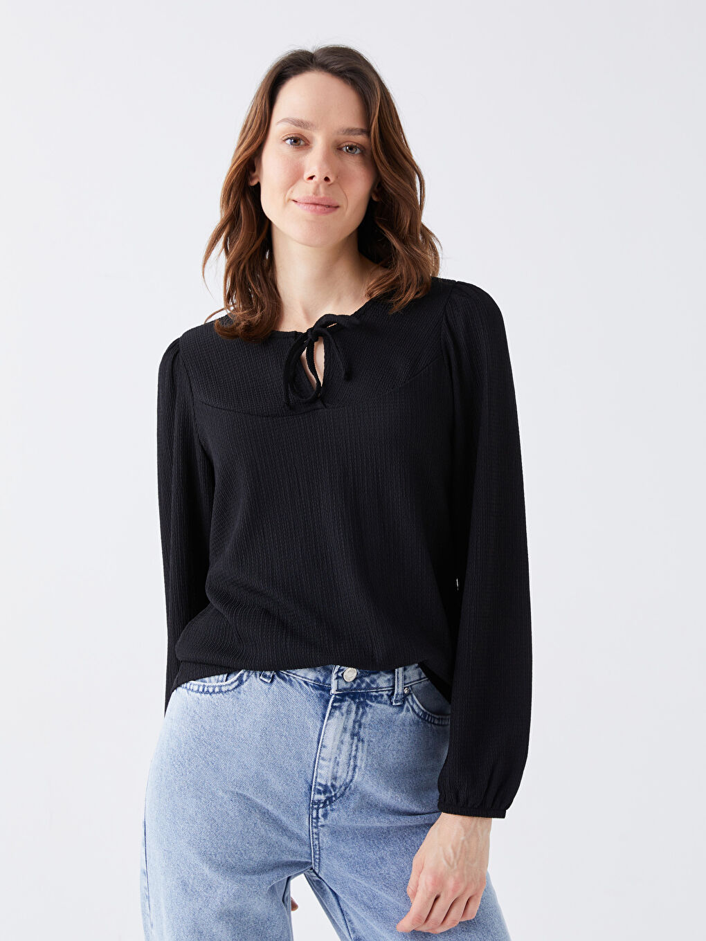 Siyah Bağlamalı Yaka Düz Uzun Kollu Kadın Bluz