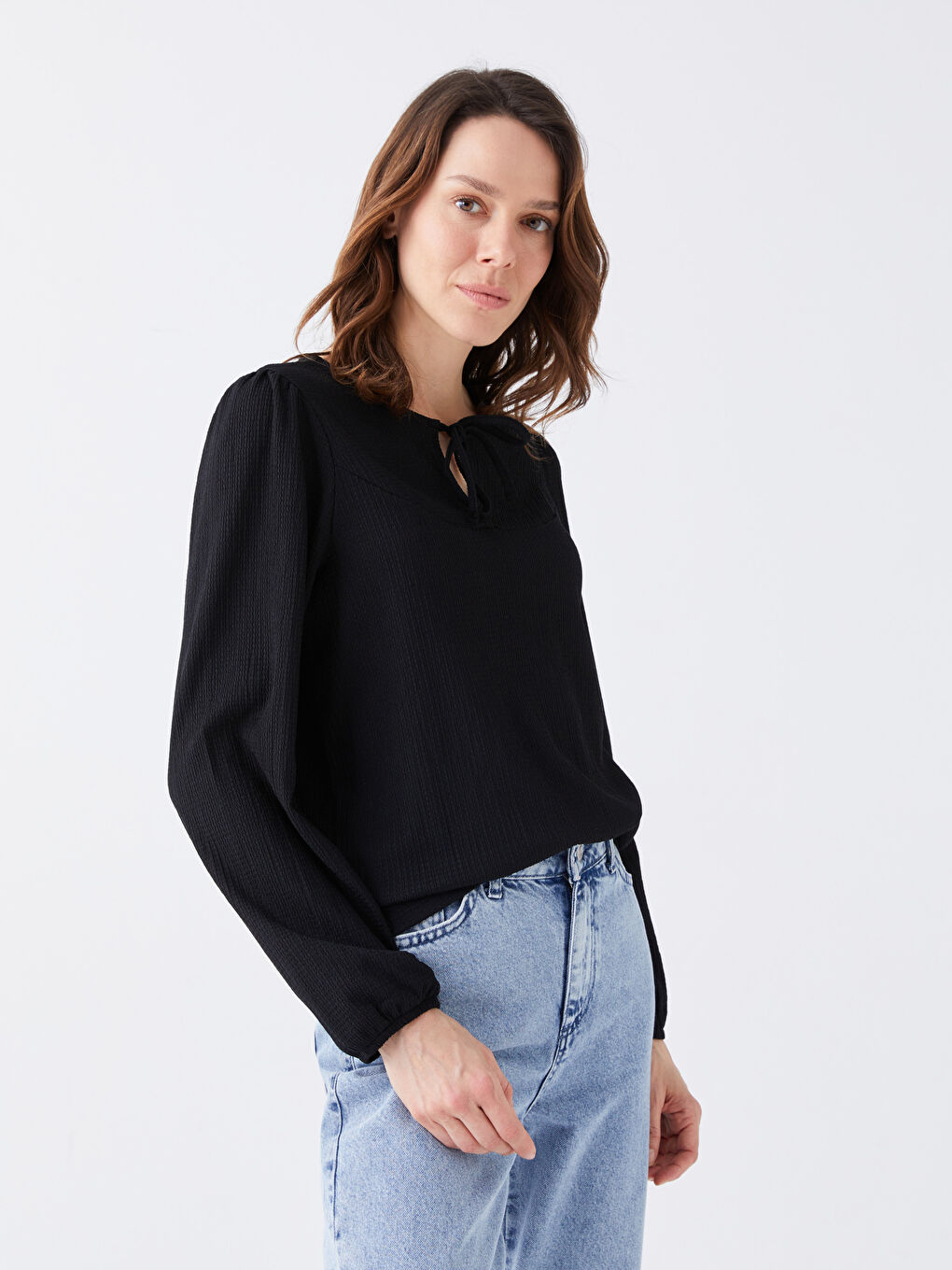 Siyah Bağlamalı Yaka Düz Uzun Kollu Kadın Bluz-1