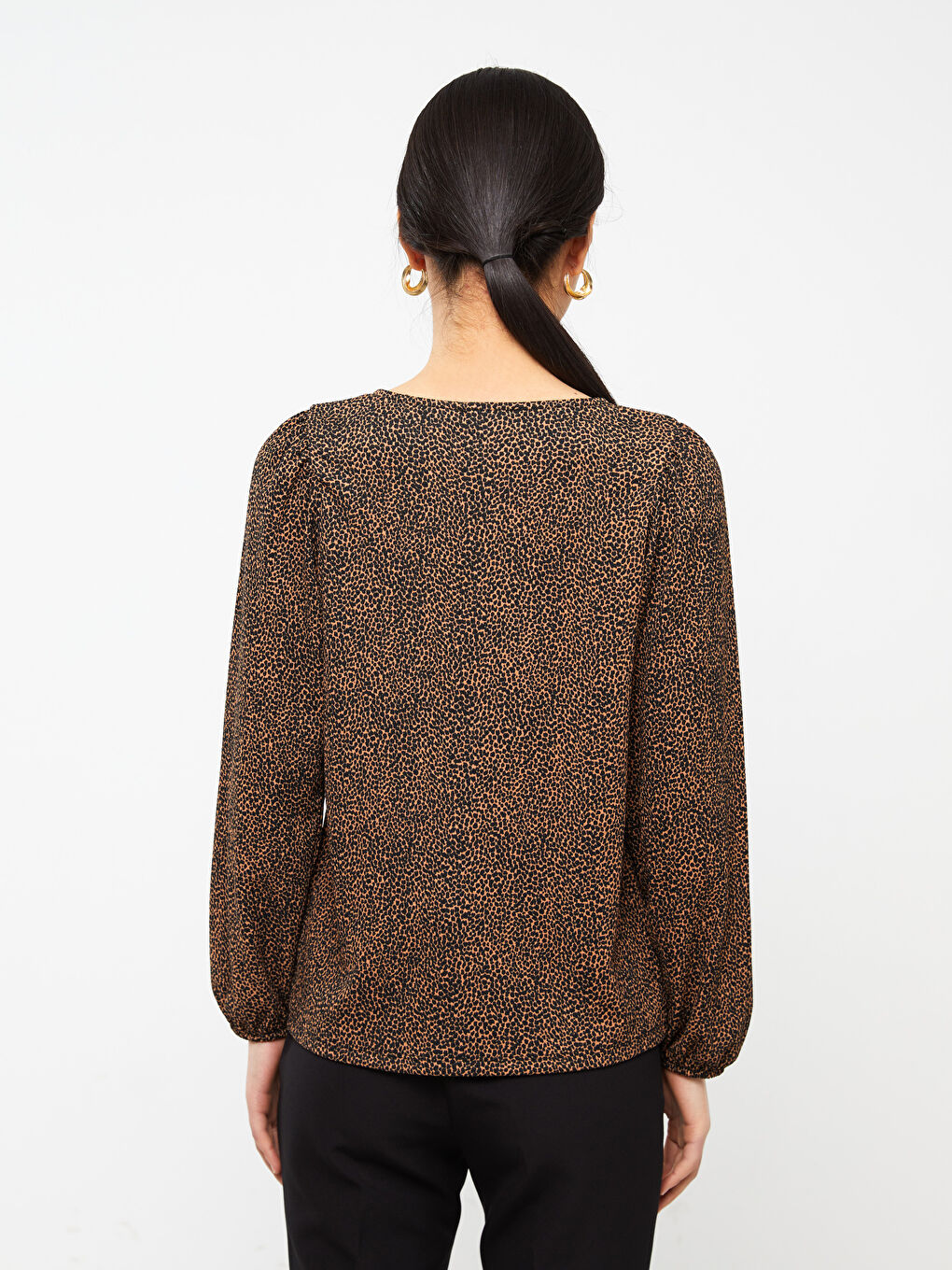 Kahverengi Bağlamalı Yaka Desenli Uzun Kollu Kadın Bluz-4