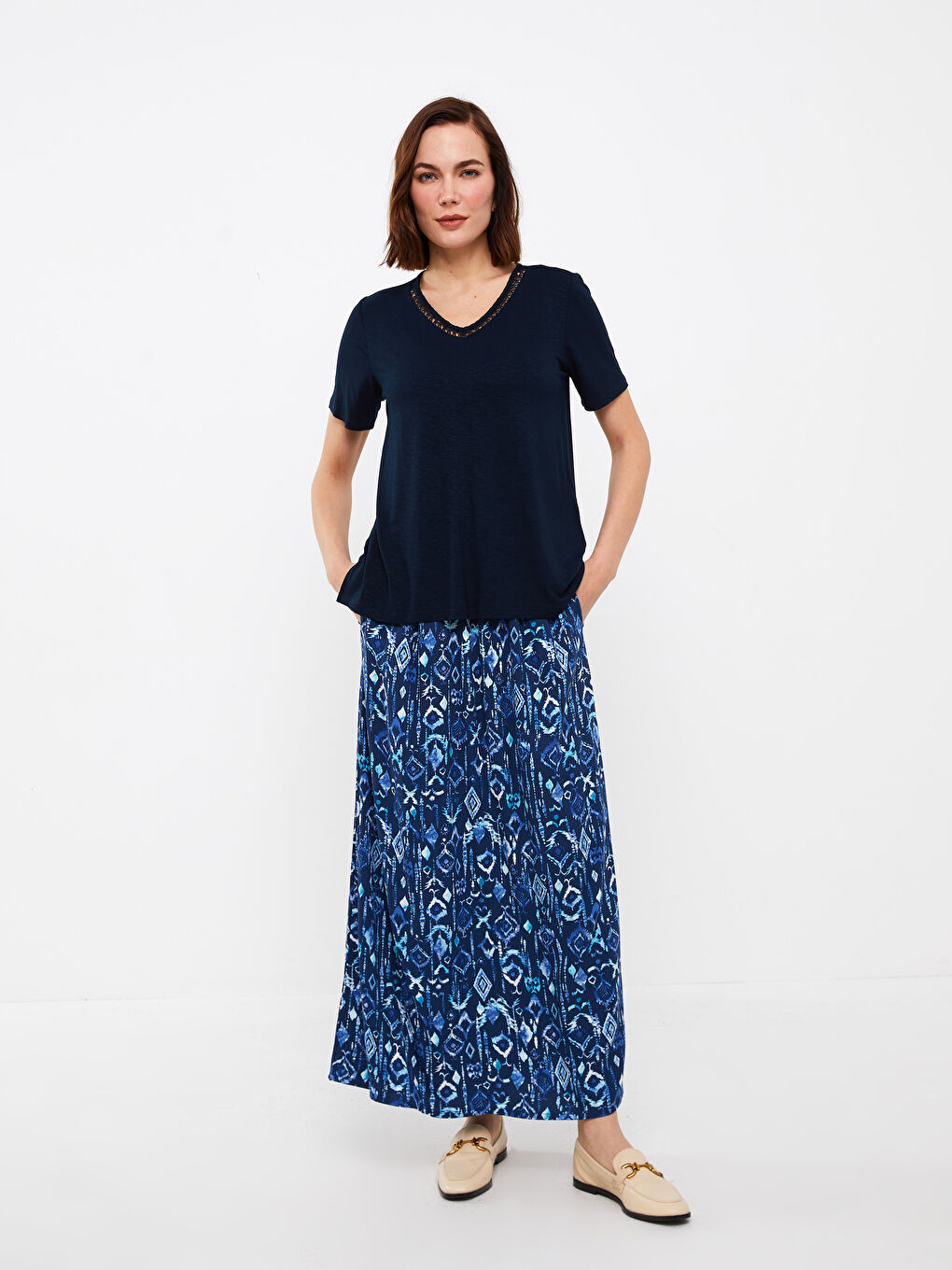 Lacivert V Yaka Düz Kısa Kollu Kadın Tişört-2