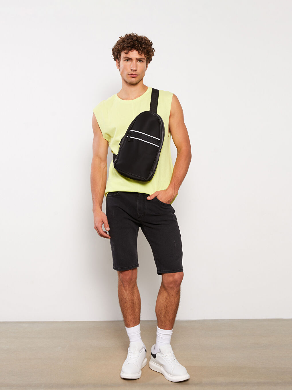 Siyah Çok Bölmeli Erkek Göğüs Çantası-1