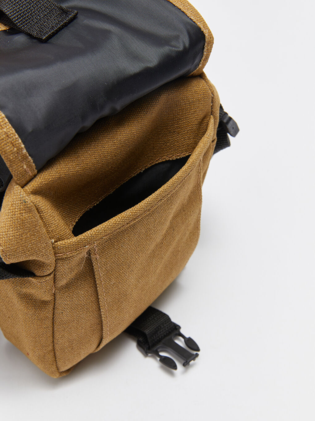 Tag Detail Canvas Men's Crossbody Bag -S3H178Z8-H3W