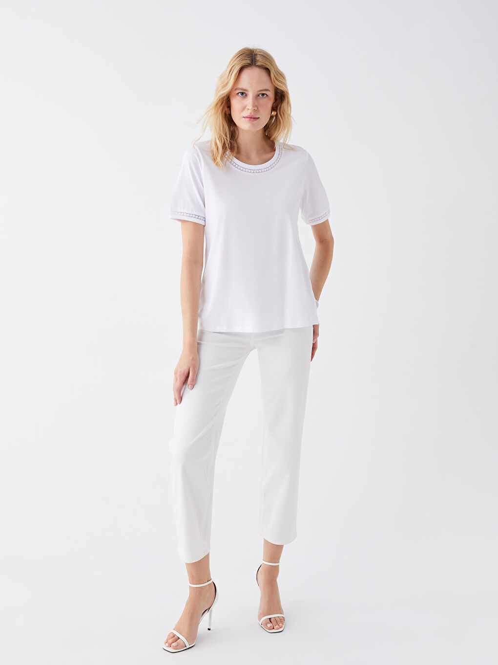 Beyaz Bisiklet Yaka Düz Kısa Kollu Kadın Bluz-2