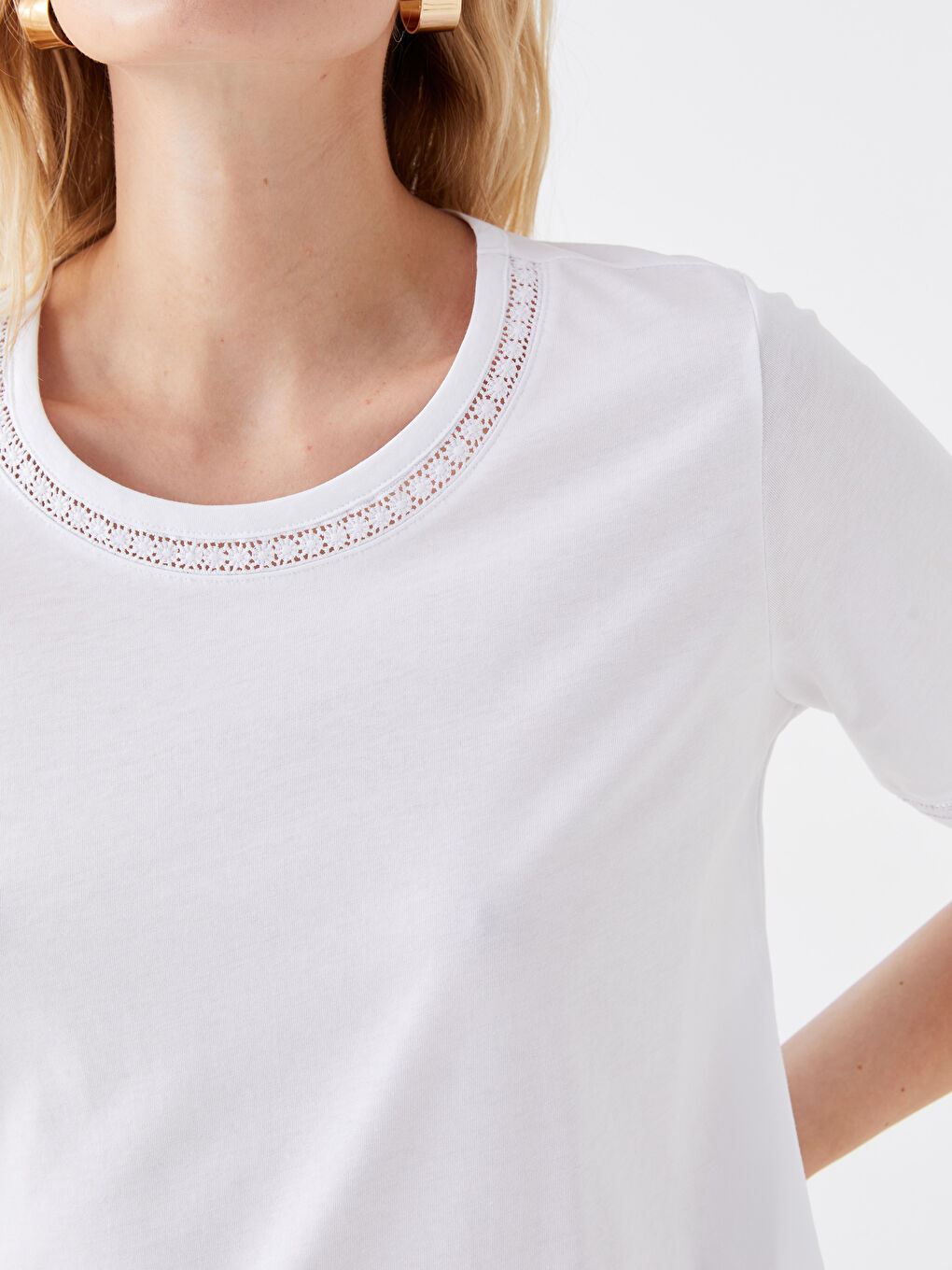 Beyaz Bisiklet Yaka Düz Kısa Kollu Kadın Bluz-3