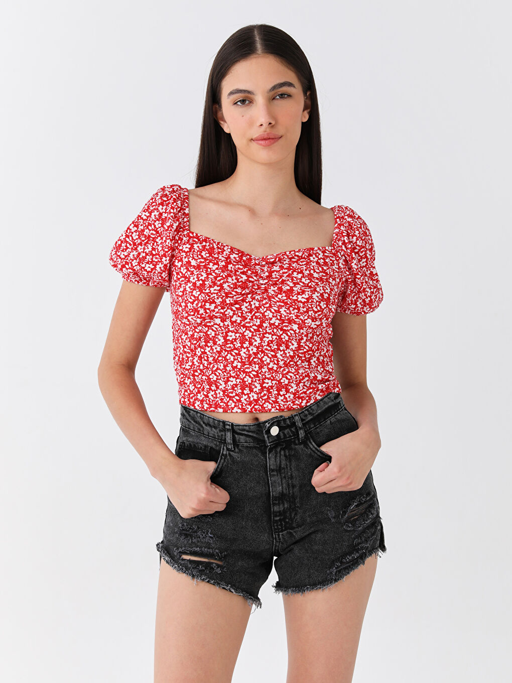 Kırmızı Kalp Yaka Çiçekli Kısa Kollu Kadın Bluz