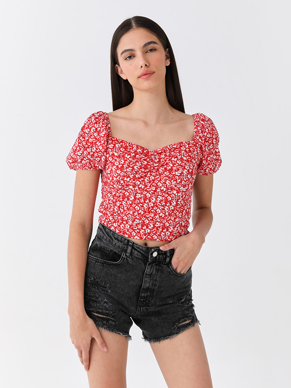 Kırmızı Kalp Yaka Çiçekli Kısa Kollu Kadın Bluz-1