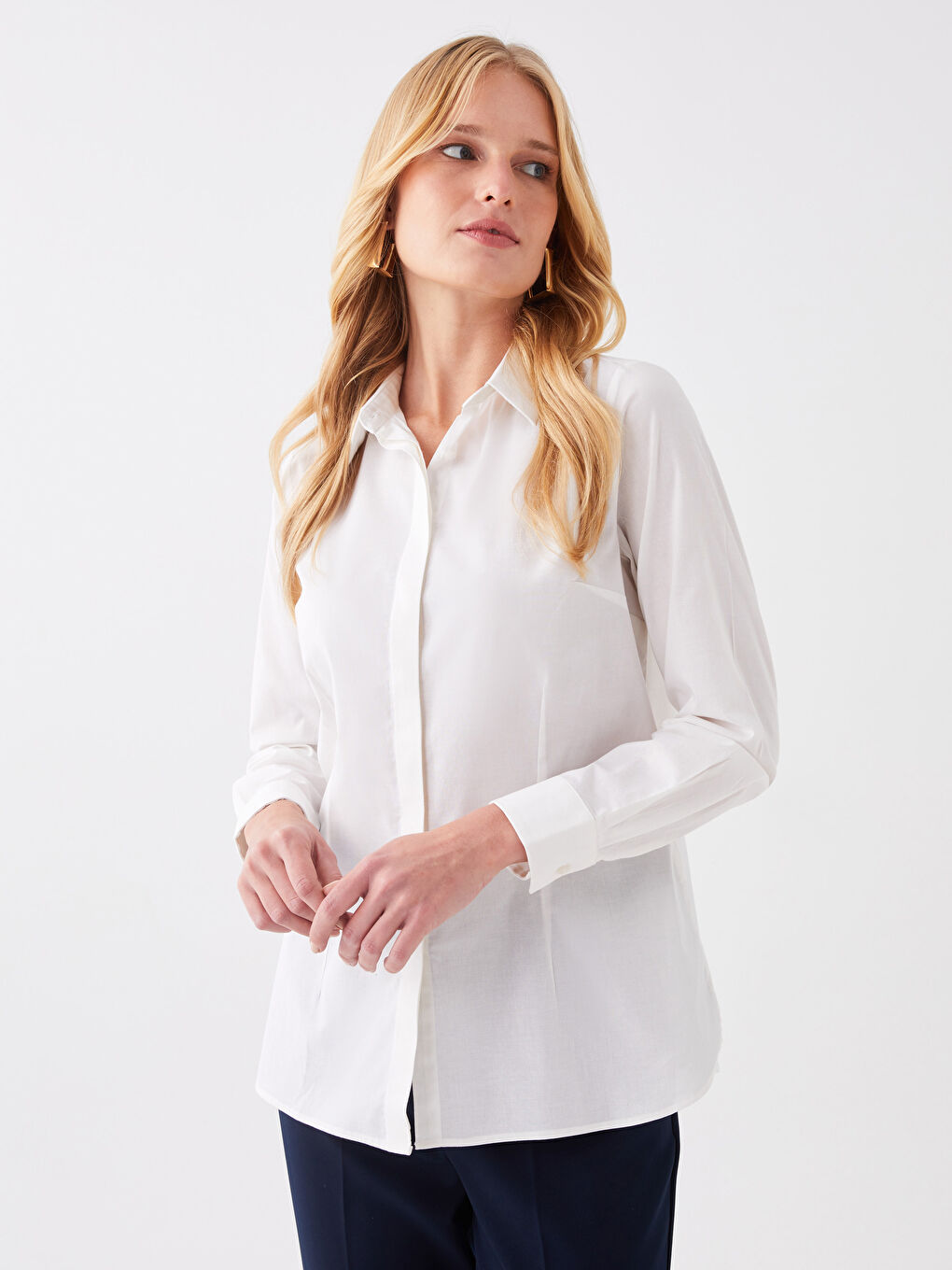 LCWAIKIKI Classic Poplin Women's Shirt -S3H345Z8-Q6K