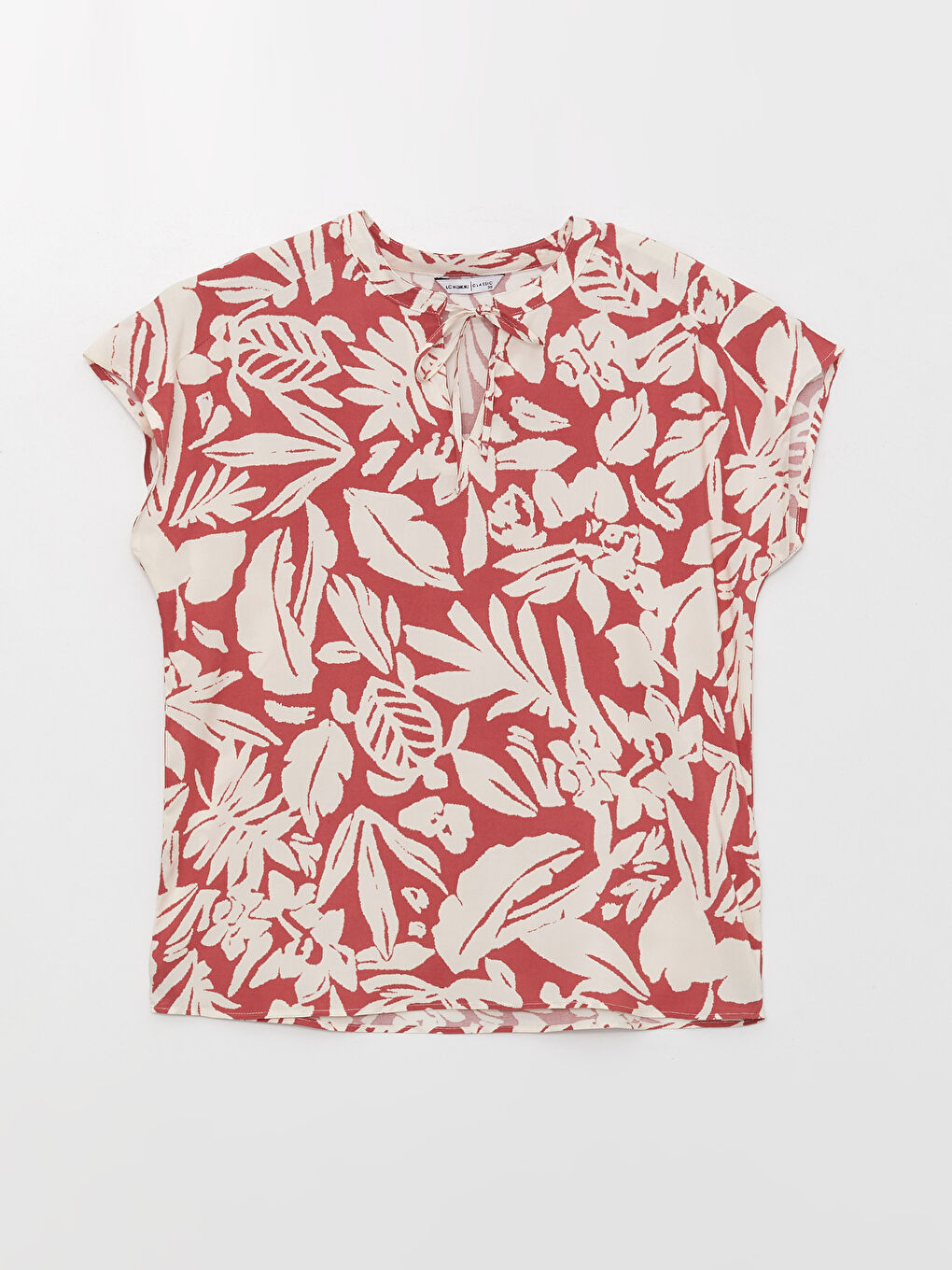 بلوزة نسائية بياقة مربوطة وكم قصير بنقشة مطبوعة-5