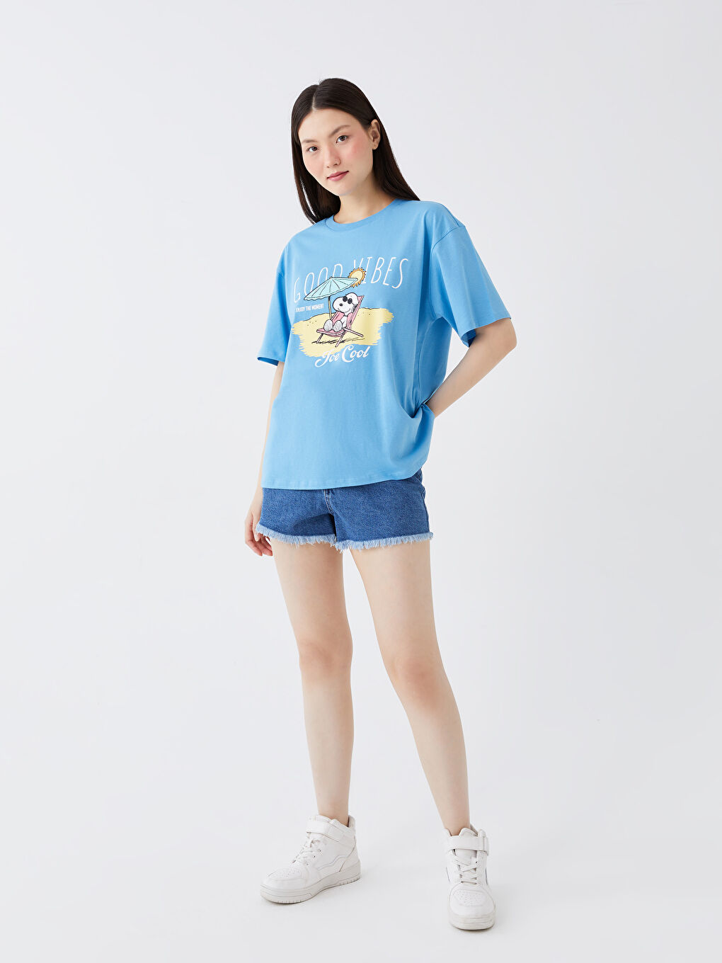 Crew Neck Snoopy Printed Short Sleeve Oversize Women's T-Shirt-2