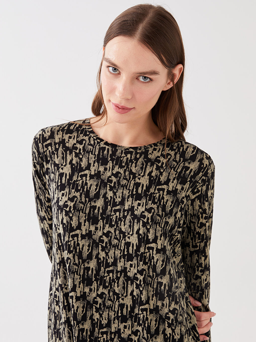 Haki Bisiklet Yaka Desenli Uzun Kollu Kadın Tişört-3