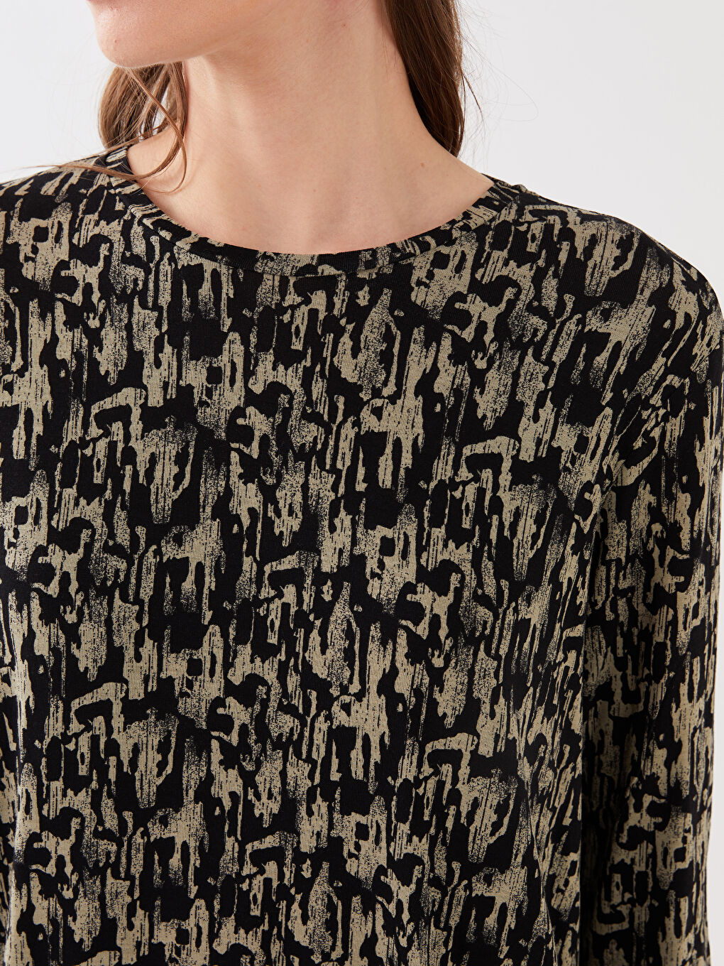 Haki Bisiklet Yaka Desenli Uzun Kollu Kadın Tişört-4