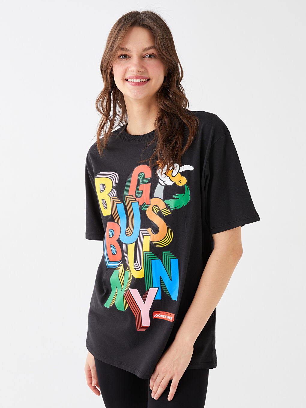 Siyah Bisiklet Yaka Bugs Bunny Baskılı Kısa Kollu Oversize Kadın Tişört-1