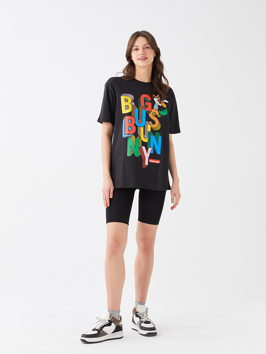 Siyah Bisiklet Yaka Bugs Bunny Baskılı Kısa Kollu Oversize Kadın Tişört-2