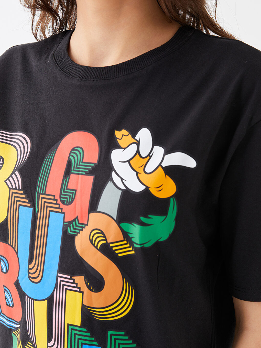 Siyah Bisiklet Yaka Bugs Bunny Baskılı Kısa Kollu Oversize Kadın Tişört-3