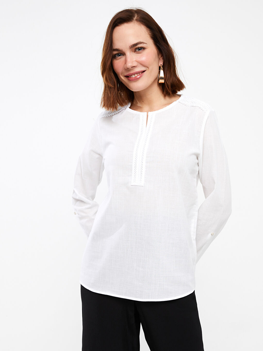Ekru Kaçık Yaka Dantel Detaylı Uzun Kollu Poplin Kadın Bluz