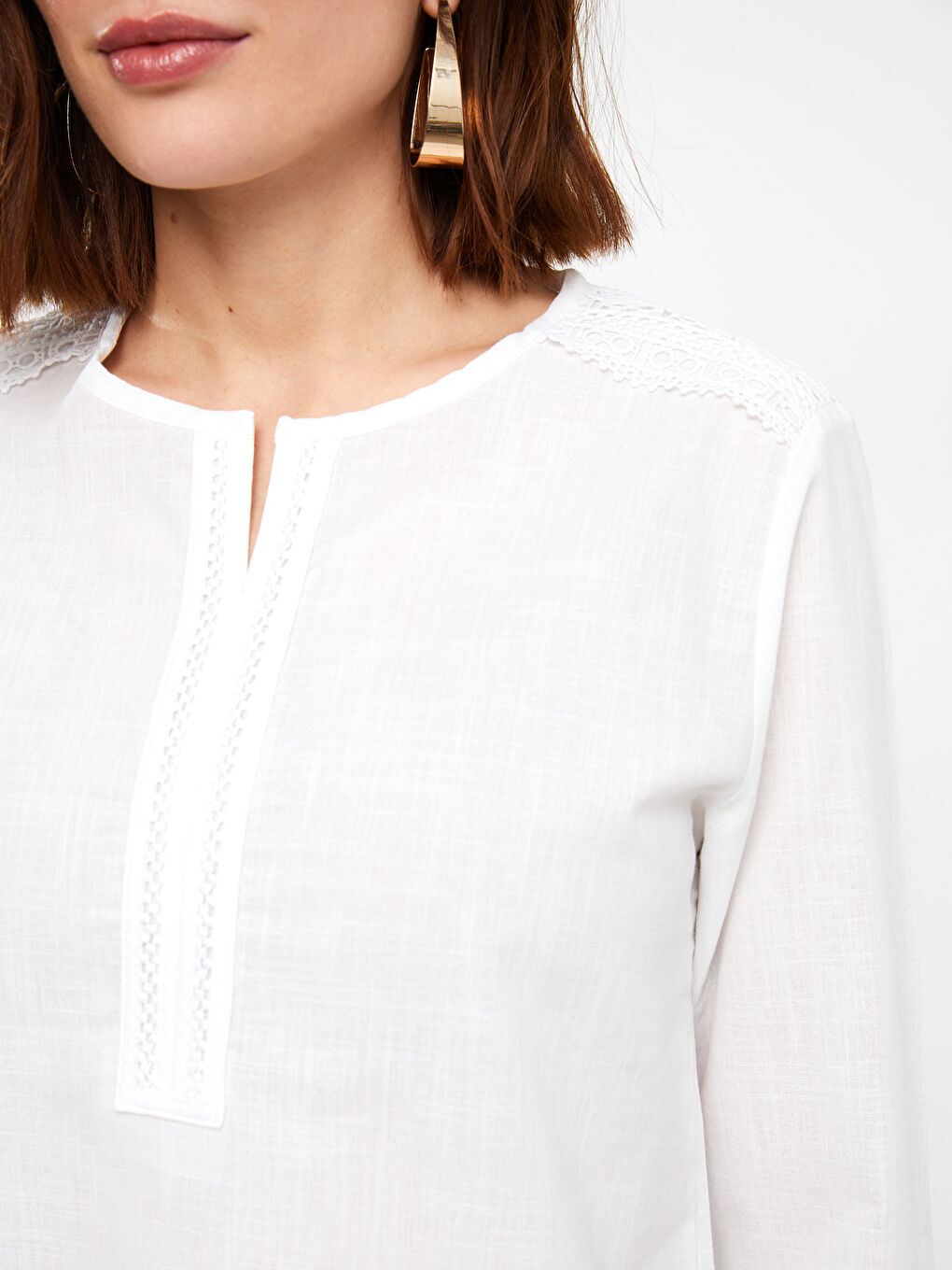 Ekru Kaçık Yaka Dantel Detaylı Uzun Kollu Poplin Kadın Bluz-3