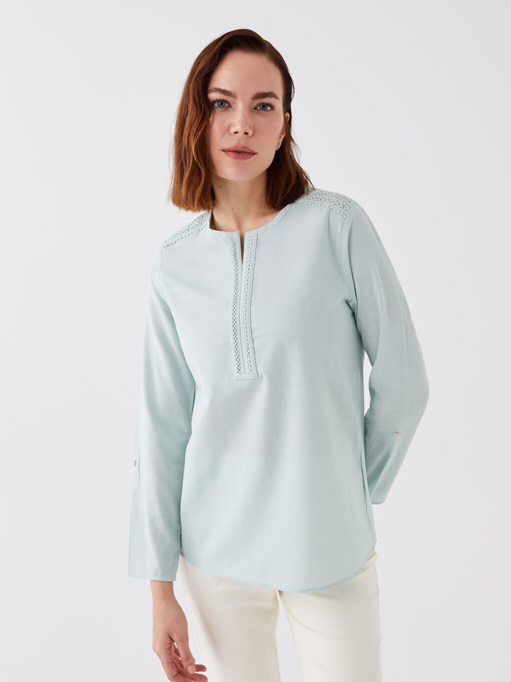 Turkuaz Kaçık Yaka Dantel Detaylı Uzun Kollu Poplin Kadın Bluz